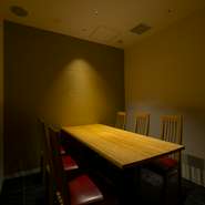 店内には完全個室があり、会食や商談など、ビジネスシーンに最適です。季節の食材にこだわった四季料理と、心を込めた“おもてなし”で、ゆったりとくつろぐことができます。