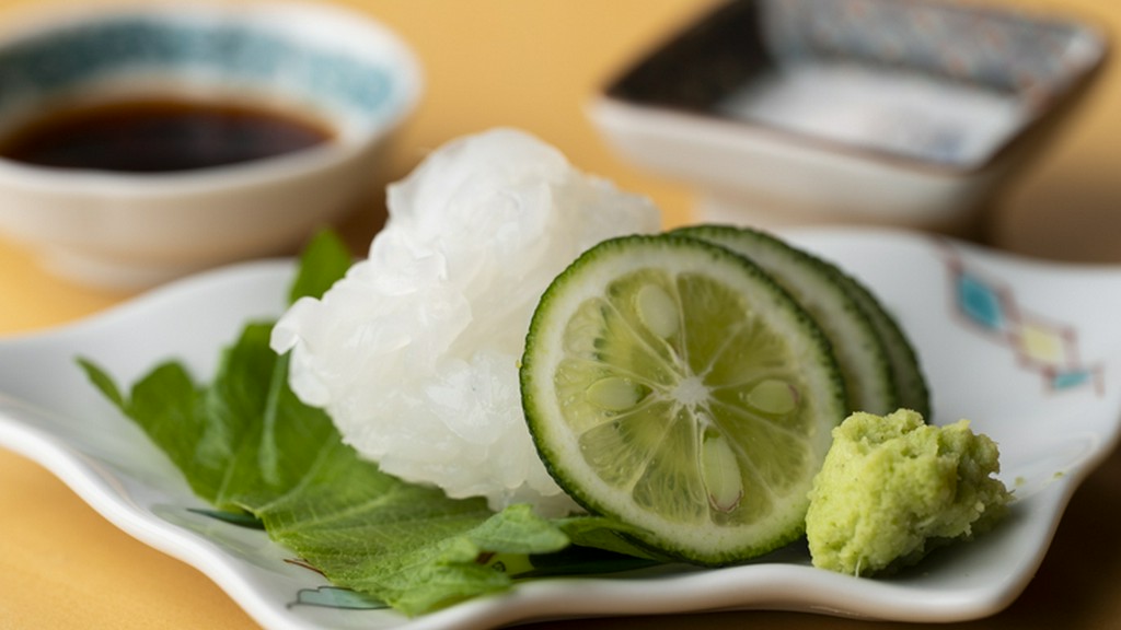 豪華な鮮魚の一皿。北陸有数の漁港で水揚げされた新鮮魚介を堪能できる『刺身』