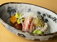 素材の甘みと旨みを堪能できる。港で揚がった鮮度の良い蟹を使用した『蟹のあんかけ』