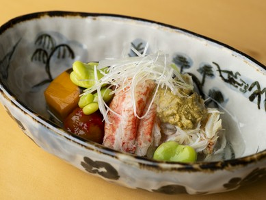 素材の甘みと旨みを堪能できる。港で揚がった鮮度の良い蟹を使用した『蟹のあんかけ』