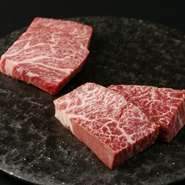 牛の達人は、日本一のブランド和牛「鹿児島黒牛」や業界最高の鮮度維持技術「スキンパック」を使用した極上肉を、生食認可の徹底した管理下で安心して堪能できるお店です｡