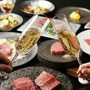 大切な方とのお食事を彩る、思いが詰まったデザートプレート。「牛の達人」ではメッセージ入りのデザートプレートをご用意いたしております。