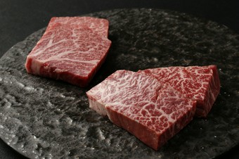 【正規 鹿児島黒牛(A5黒毛和牛)取扱認定店】