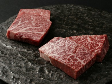 【正規 鹿児島黒牛(A5黒毛和牛)取扱認定店】