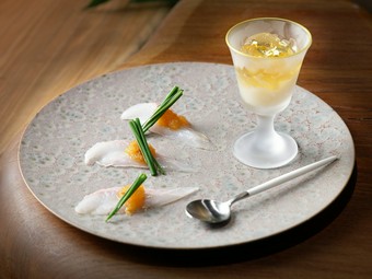 あっさりとした中にも旨みがある旬の味覚を堪能『白エビのジュレとマコガレイの薄造り』