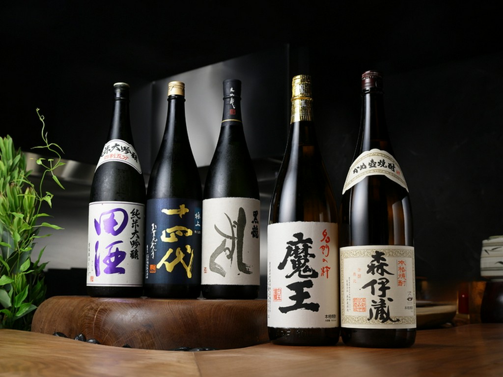 和食ペアリング。全国から厳選した希少地酒や焼酎・ワインを料理と共に『厳選日本酒・焼酎』