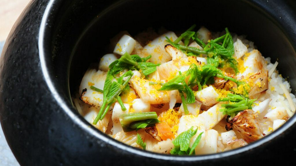 旬食材の旨みを堪能『アオリイカとカラスミの釜炊きご飯』