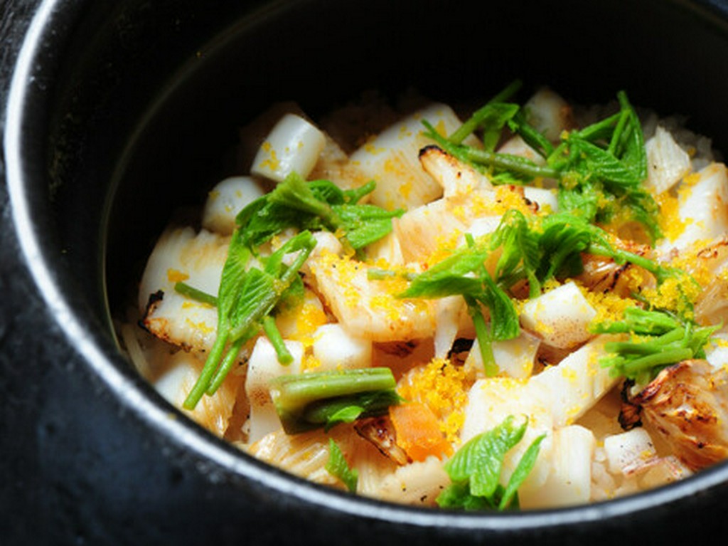 旬食材の旨みを堪能『アオリイカとカラスミの釜炊きご飯』