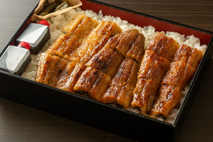 【お持ち帰り】特上うなぎ弁当　一尾半