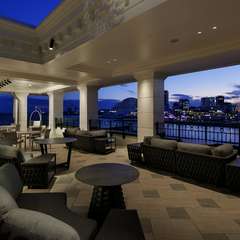 おいしい料理と美しい眺め、非日常の贅沢をみんなで楽しめる場