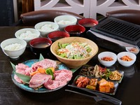 特上ブロック焼き・特上焼きしゃぶ・特上カルビ・特上ロース・本日の切り落とし・キムチ、ライス、スープ付

3～4人前 20000円
ハーフ（2人前）10000円