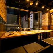 広々としたテーブル席