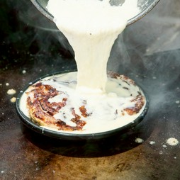 チーズどばがけ鉄板お好み焼き