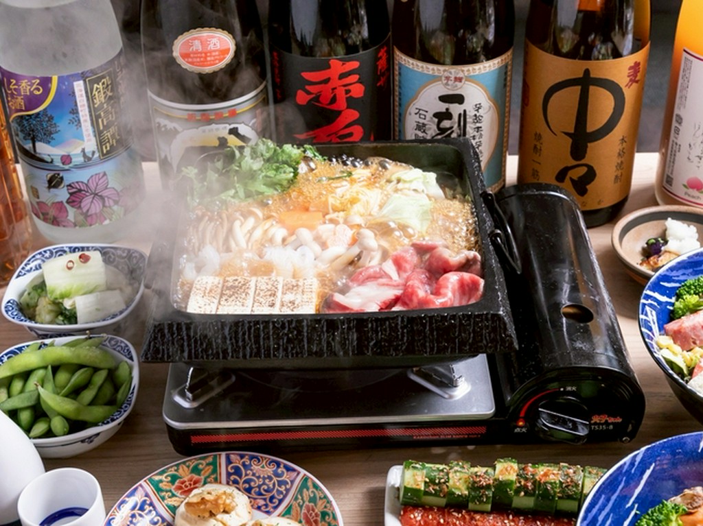 熱々の鍋も各種ご用意しております◎