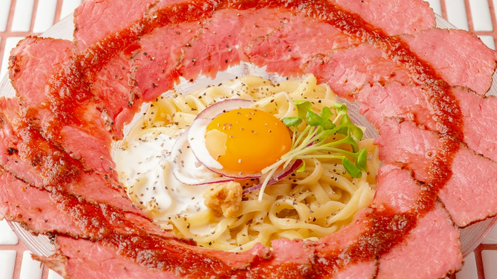 特別な一皿を求めるあなたに贈る、ココノススキノ限定『プレミアムまぜSOBAローストビーフ』