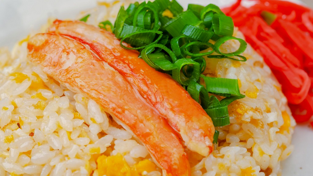 おいしさに思わず頬がゆるむ、北の恵み『カニ半チャーハン』