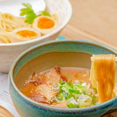 積み重ねた丁寧な仕込みが、食べる人の記憶に残る『特製味噌つけ麺』
