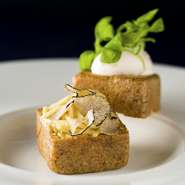 岩手県産の食材と郷土料理の要素を取り入れることを常に意識しているという鹿澤氏。岩手県を訪れないと味わえない料理、そこにゲストが訪れる意味こそが、【Ristorante　SHIKAZAWA】のテーマです。