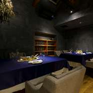 予約は一日6席のみ、料理人が腕をふるう渾身の一皿一皿をゆったりと満喫できます。特別な日に大切な人を招くに相応しい隠れ家的な一軒は接待や会食はもちろん、記念日にも好適です。