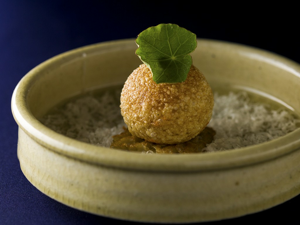 岩手の息づかいを感じる、素朴な風合いの器