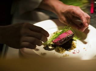 石黒農場から取り寄せるホロホロ鳥や山形村短角牛