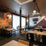 相撲という日本の伝統文化に触れながら、心温まる団らんの一時を過ごせる空間です。家族揃って来店すれば、楽しみながら記憶に残る体験ができる、そんな"やさしさ"と"にぎわい"のある場所になっています。