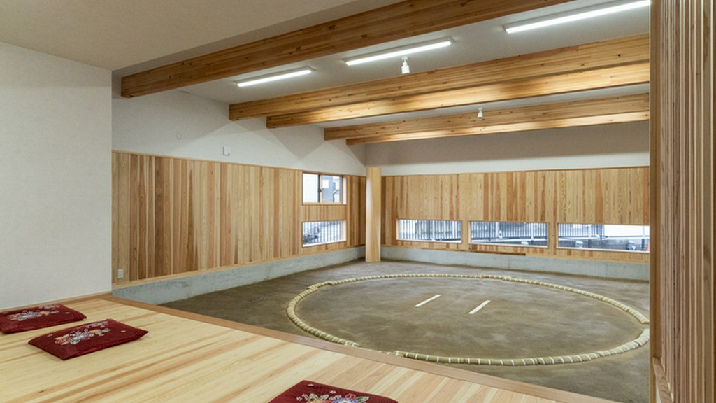 相撲部屋で日常的に食されている鍋料理「ちゃんこ鍋」を堪能