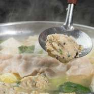 鍋料理に使われる食材は地元広島県産がメインになっています。力士たちが自らつくる伝統の味として親しまれてきたちゃんこは、栄養だけでなく、修行の日々を支える温かさと、師弟の絆が一椀に込められています。