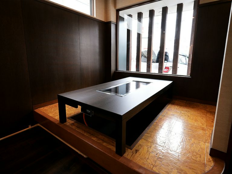 家族・友人との一時に。座敷はのびのび過ごせる掘りごたつ仕様