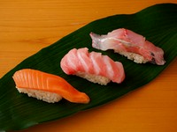 仕事終わりの一杯のお供に。厳選した旬の魚介の3種盛り合わせ『おつかれさま一品 3種盛り』