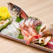 新鮮な海の幸、山の幸を是非お召し上がりください！SNS映えのする華やかな創作料理も多数ご用意しております！デートや記念日、女子会などでのご利用にオススメです。