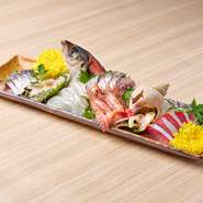 お造り盛り合わせはご予約優先とさせていただきます。
その日のお造りの内容、リクエスト等はお問い合わせください。