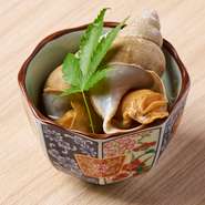 貝の出汁としょうゆの風味がアクセント