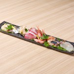 お造り盛り合わせはご予約優先とさせていただきます。
その日のお造りの内容、リクエスト等はお問い合わせください。