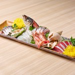 お造り盛り合わせはご予約優先とさせていただきます。
その日のお造りの内容、リクエスト等はお問い合わせください。