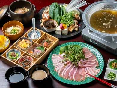 沖縄県産豚を使ったスタンダードなしゃぶしゃぶコース『沖縄県産しまぶたしゃぶしゃぶコース』