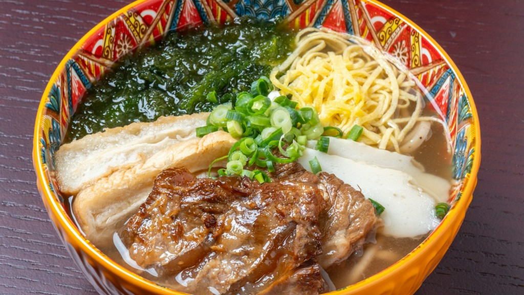 店オリジナルの看板メニュー。さっぱりした中にもしっかりした旨みとコクが堪能できる逸品『月夜そば』