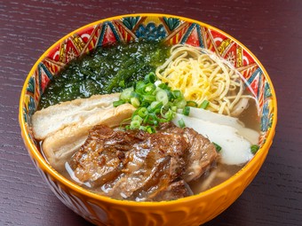 店オリジナルの看板メニュー。さっぱりした中にもしっかりした旨みとコクが堪能できる逸品『月夜そば』