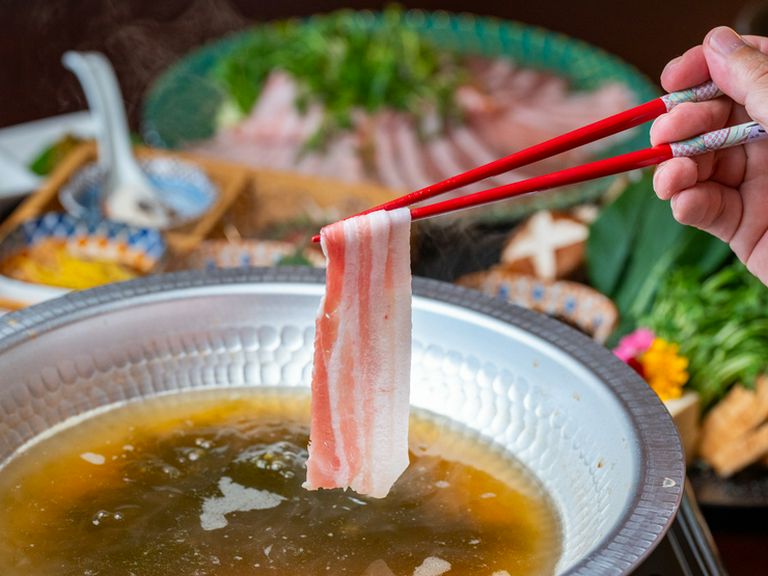 ディナーは沖縄の夜を締めくくる『しゃぶしゃぶコース』