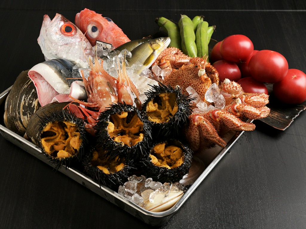 旬のおいしい天然魚の宝庫。四季折々の美味を多彩な皿で楽しめる