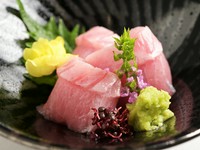 その時季一番のまぐろを吟味して供す『天然本まぐろのお造り』