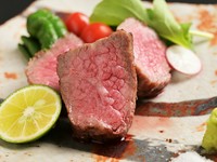 肉料理のおいしさも評判。絶妙な火入れの『黒毛和牛の網焼き』