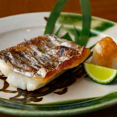 定番ネタから一品料理まで。旬をとことん楽しむメニュー