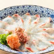 美作地域は日本海と瀬戸内海の中間に位置し、両方の海の幸を味わえる格好の場所。素材に応じて、ねかしたり、昆布締めにしたりなど、食材の旨みを巧みに引き出す仕事も素晴らしく、心踊る美味に出合えます！