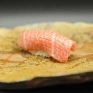 創業以来、津山の新たな接待・会食スポットとして人気上昇中。メルボルンやドバイなど、世界の食都で各国の人々を魅了してきた店主の料理と接客はハイレベル。食通の人も大満足することでしょう。