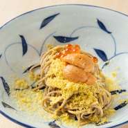 ワンランク上のデートに理想的な店。料理と空間の高いクオリティに加え、気配りの行き届く接客や静かに流れるクラシックのBGMなど、トータルなホスピタリティが格別。旅行中の特別な一軒にするのも素敵です。