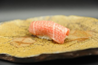 旨さにとろける！鮪を味わう喜びにひたれる『トロの握り』