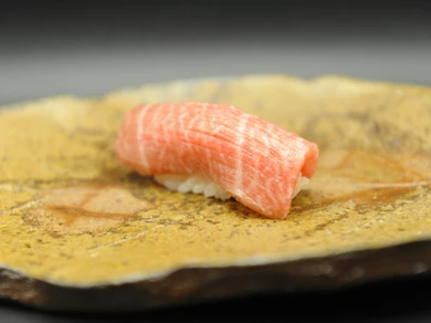 旨さにとろける！鮪を味わう喜びにひたれる『トロの握り』