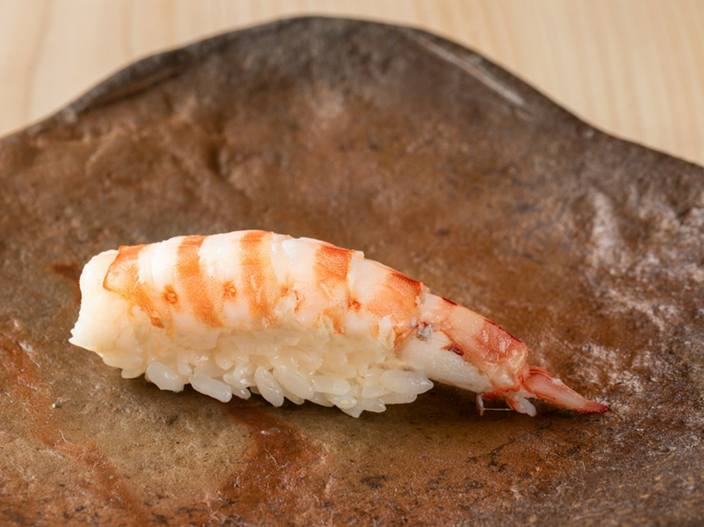 一品一貫に江戸前の丁寧な仕事がほどこされる