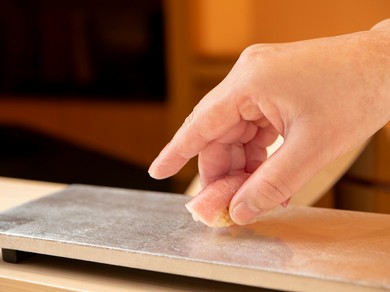 贅沢なランチを演出する『おまかせ握り　漣』